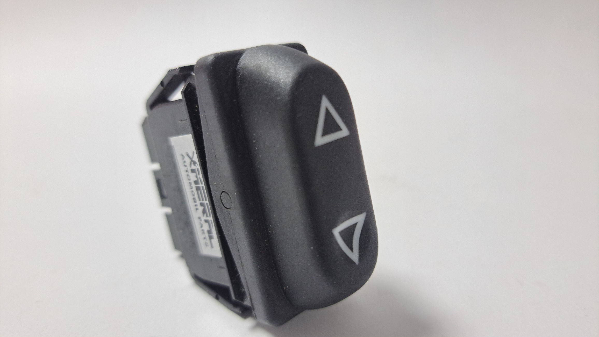 1000216997 کلید شیشه بالابر سمند ساده ویژه (کروز - ساپکو) برند MERAL - تصویر 1